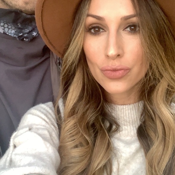 Meet your Posher, Basia - Picture 2 of 3